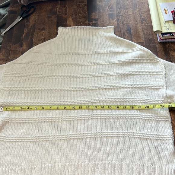 JESSICA SIMPSON Ivory Chunky Knit Funnel Neck Bell Sleeve Sweater Size Large - Picture 15 of 15